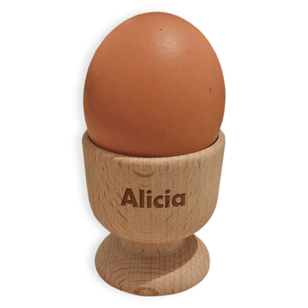 Personlig äggkopp i trä Personlig äggkopp i trä