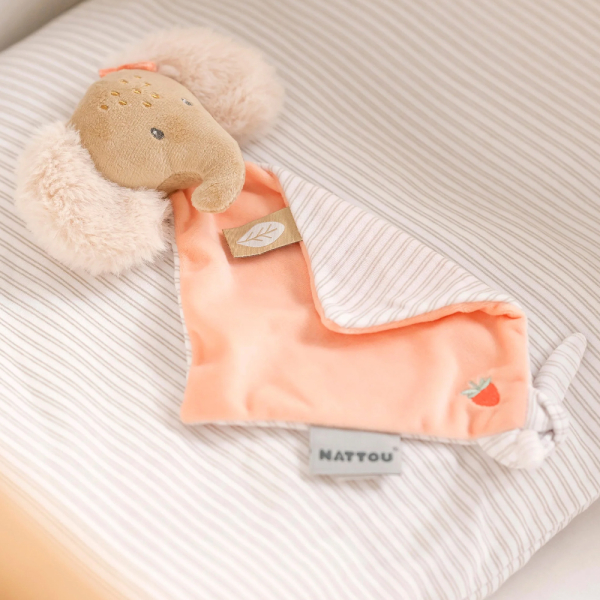 Mini snuttefilt Oli elefanten, broderad Mini snuttefilt Oli elefanten, broderad