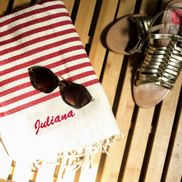 Personlig traditionell fouta med ränder Personlig traditionell fouta med ränder