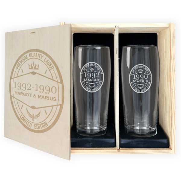 Presentset med 2 personliga ölglas för födelsedag Presentset med 2 personliga ölglas för födelsedag